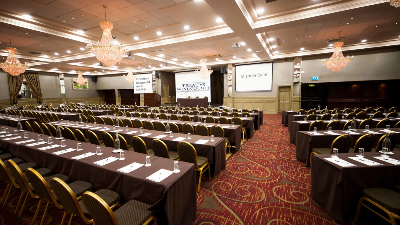 treacys-group-conference-inishmore-classroom-set-up-01