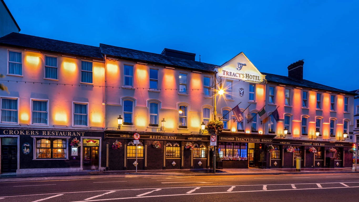treacys-group-hotel-front-01