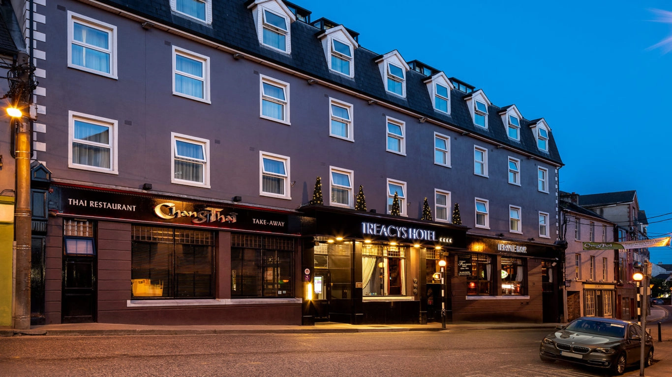 treacys-group-hotel-front-02