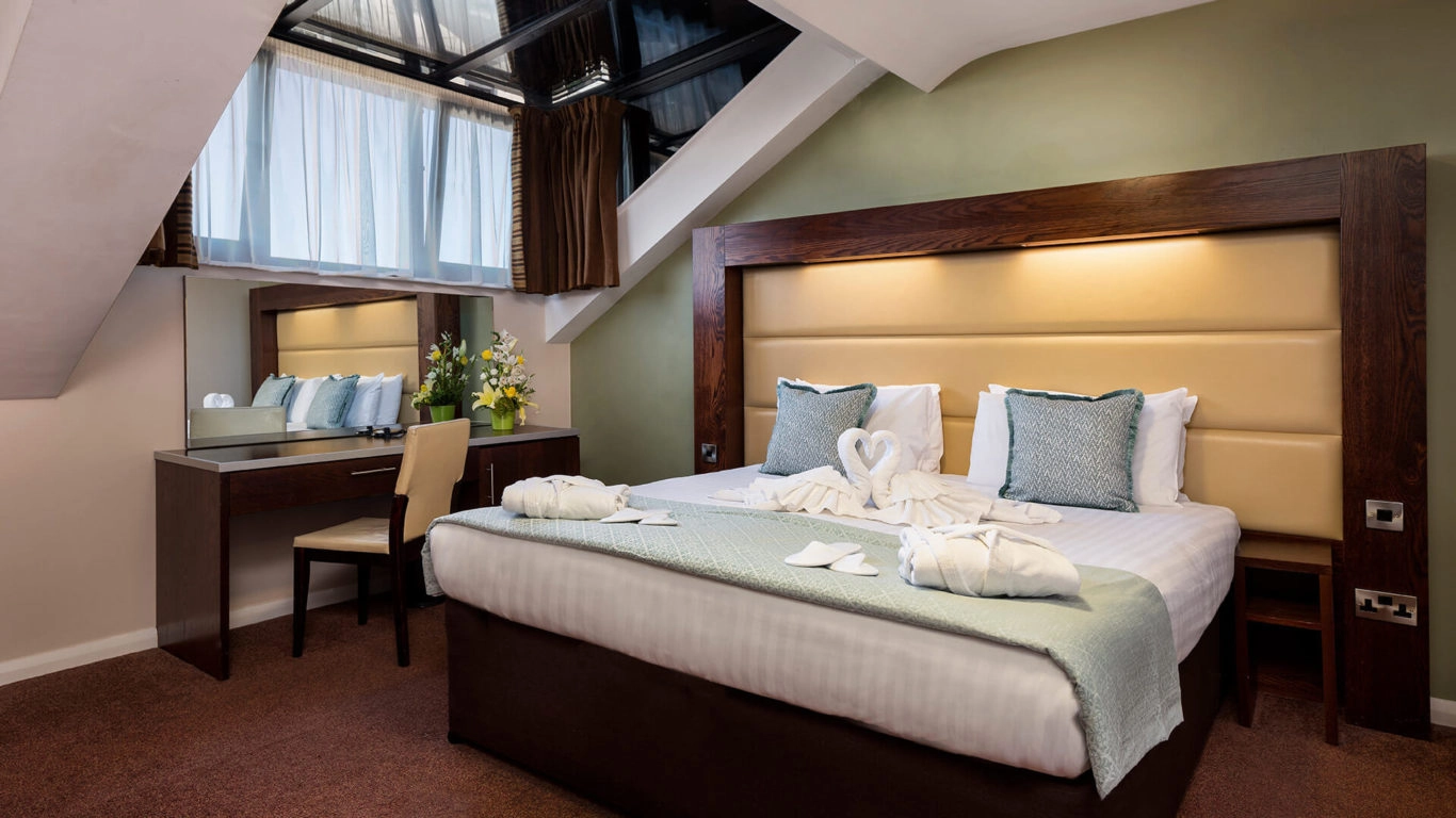 treacys-group-luxury-room-03